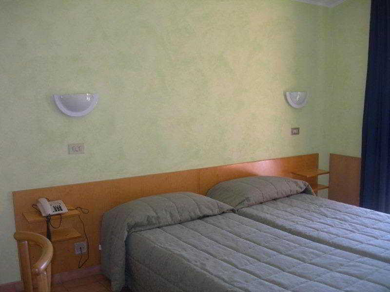 Hotel Sorriso Brenzone sul Garda Exterior foto